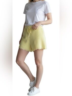 Knit yellow shorts